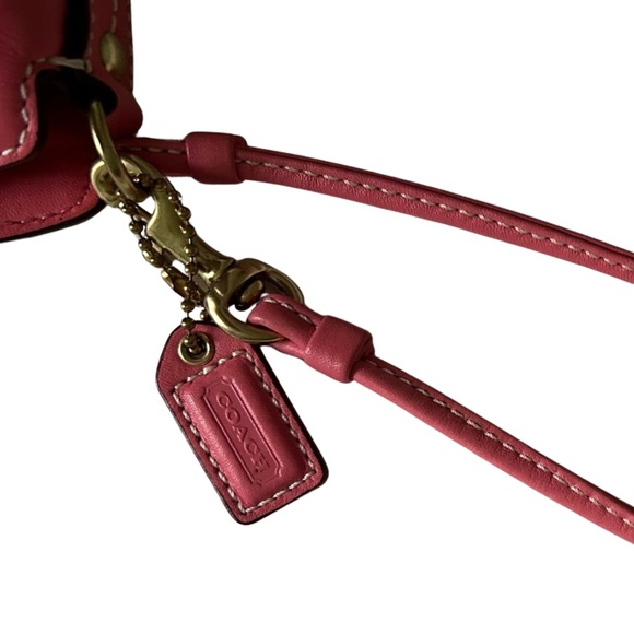 Excellent Condition Barbie Pink Coach Leather Wristlet with Toggle Closure - Picture 10 of 12